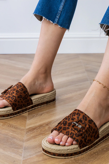 Chaussons à motif léopard sur plateforme avec une boucle décorative Lunda 2