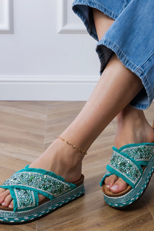 Mules vertes avec des cristaux de...