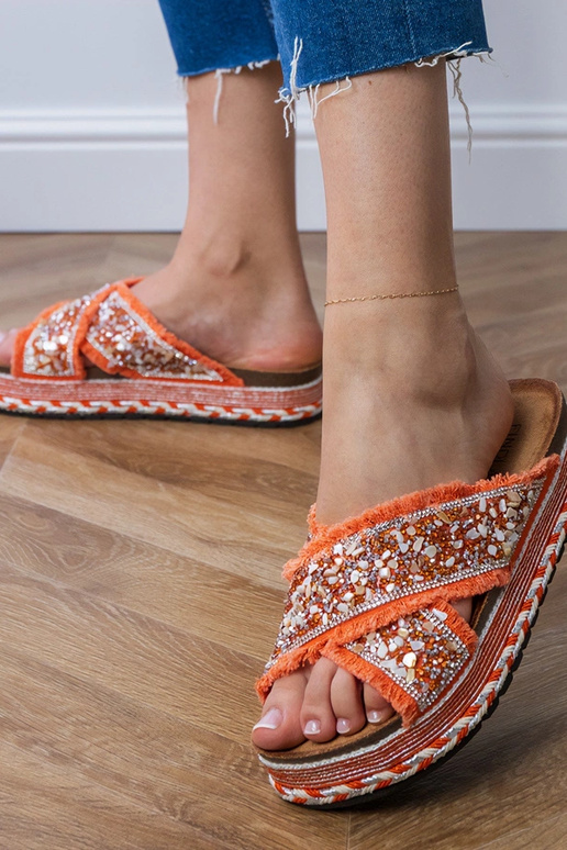 Chaussons orange avec zircon sur les... Chaussons orange avec zircon sur les...