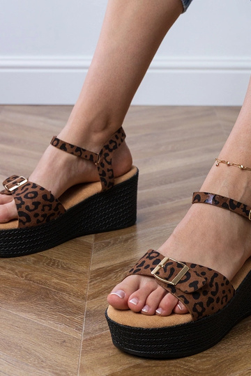 Sandales pour femmes à motif panthère avec une boucle décorative, « Sarni »