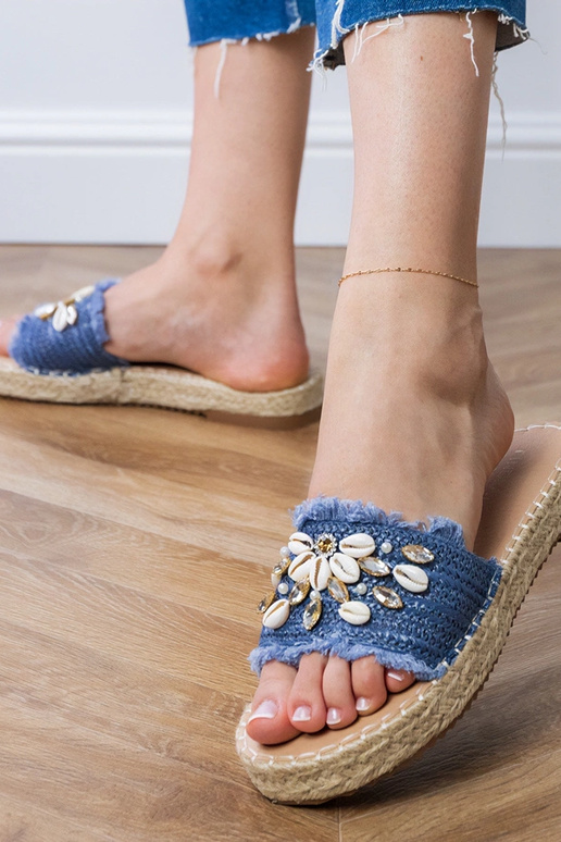 Espadrilles tressées bleues avec... Espadrilles tressées bleues avec...