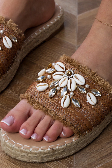 Espadrilles tressées brunes avec coquillages Morsa