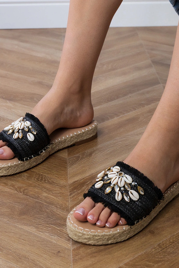 Mules noires de type espadrilles avec des coquillages, « Morsa »