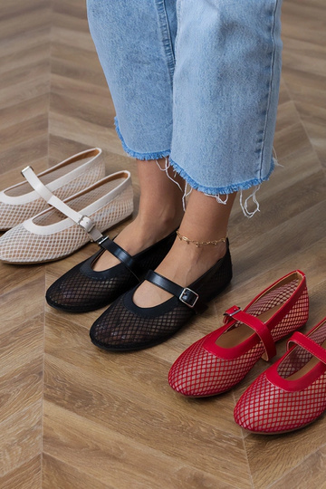 Ballerines en filet rouges...