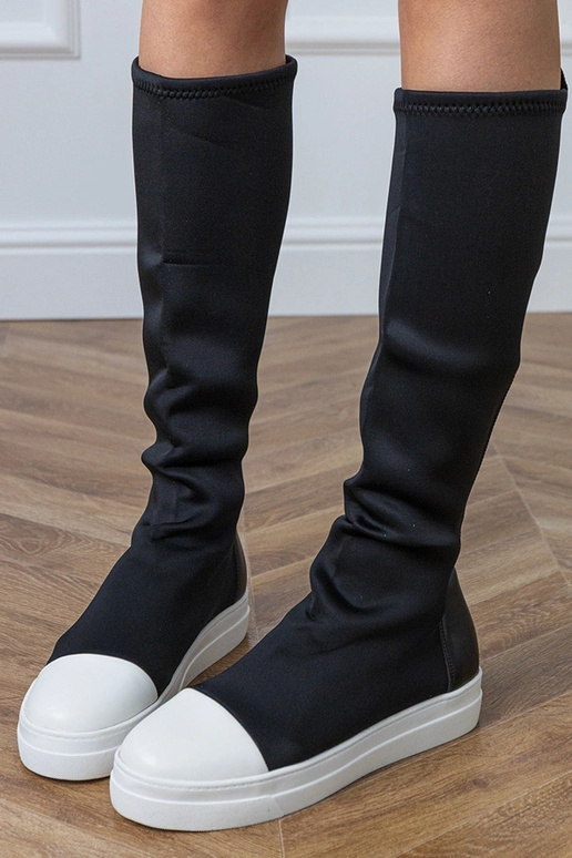 Bottes de sport noires en tissu avec... Bottes de sport noires en tissu avec...