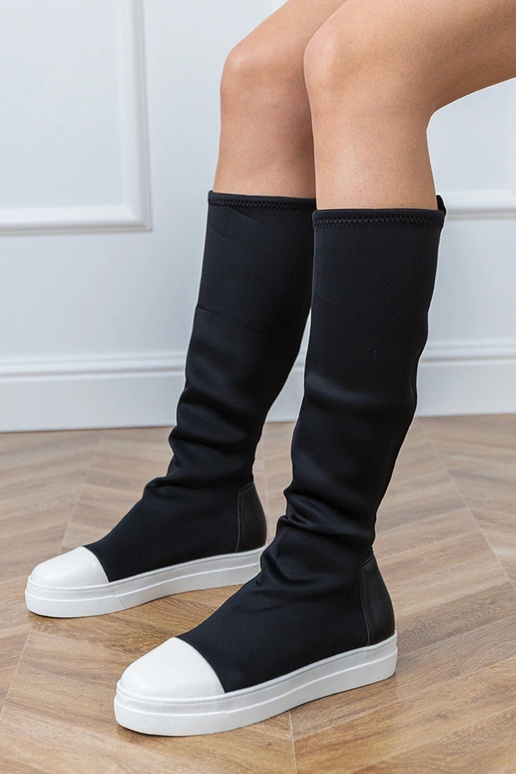 Bottes de sport noires en tissu avec... Bottes de sport noires en tissu avec...