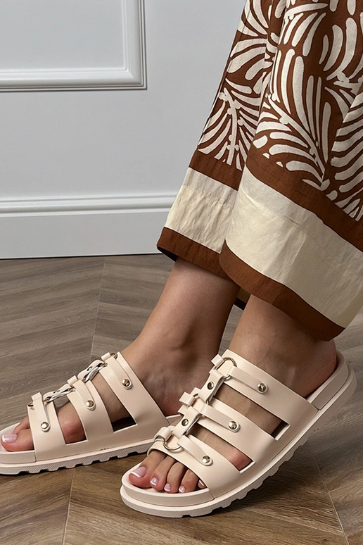 Chaussons romains couleur sable avec... Chaussons romains couleur sable avec...