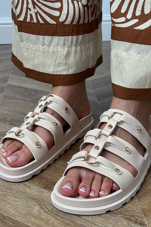 Chaussons romains couleur sable avec... Chaussons romains couleur sable avec...