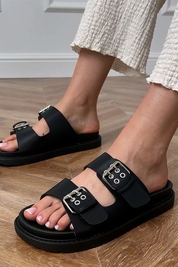 Chaussons noirs avec... 2