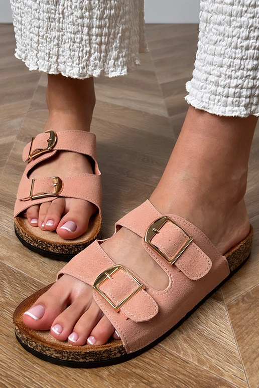 Chaussons roses avec boucles sur... Chaussons roses avec boucles sur...