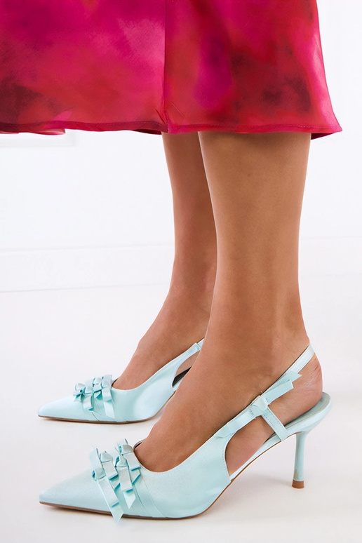 Sandales vertes à talons avec nœuds...