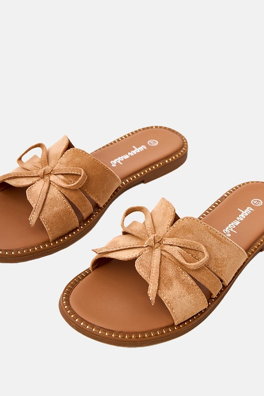 Chaussons bruns avec nœud et...