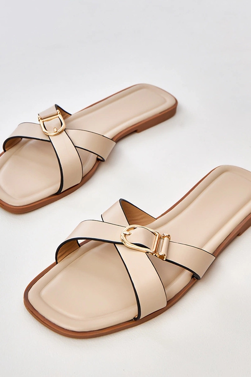 Chaussons couleur sable avec une...