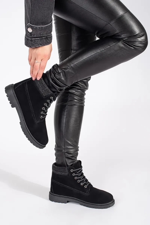 Les chaussures pour femmes sont en...