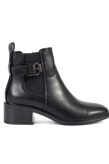 Chaussures modèle classique...