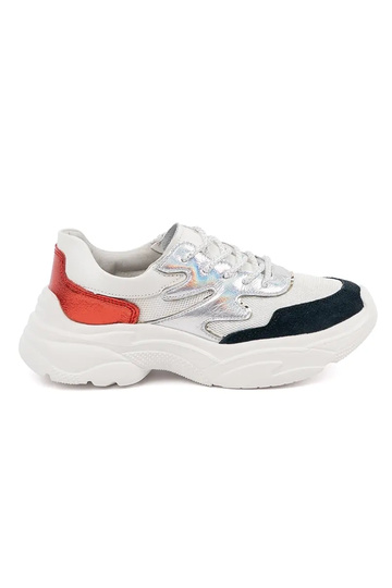 Baskets modèle chaussures...
