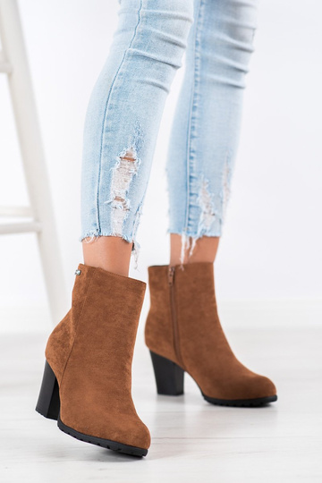 Bottines marron avec talons 2