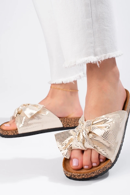 Chaussons confortables avec ruban... Chaussons confortables avec ruban...