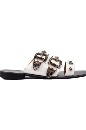 Pantoufles à la mode pour...