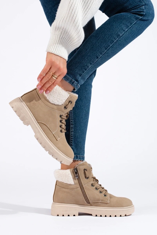 Bottines en simili-cuir beige pour... Bottines en simili-cuir beige pour...