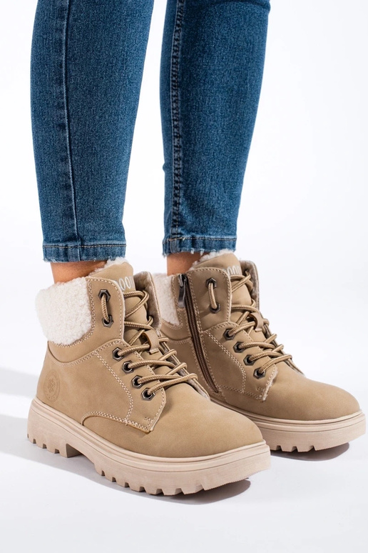 Bottines en simili-cuir beige pour... Bottines en simili-cuir beige pour...