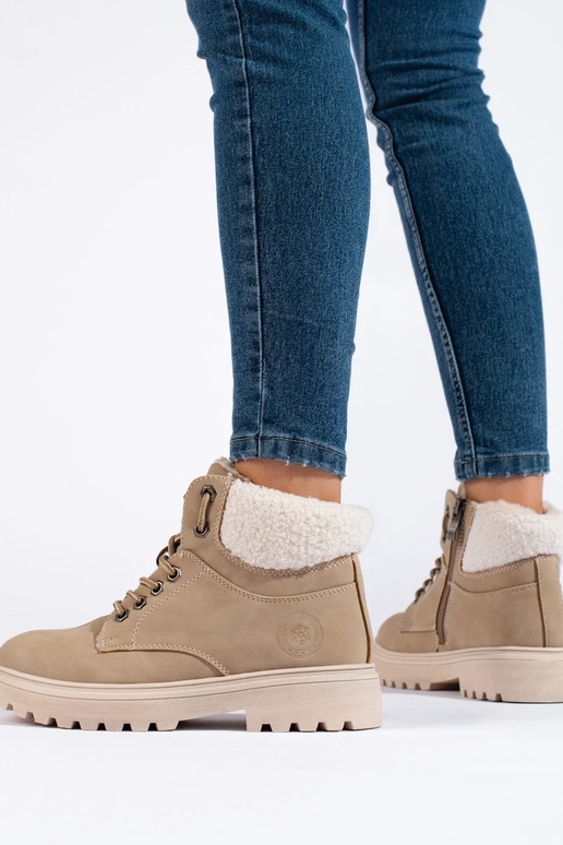 Bottines en simili-cuir beige pour... Bottines en simili-cuir beige pour...