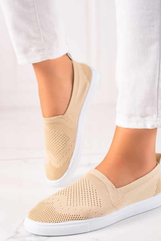 avec éléments ajourés Chaussures... avec éléments ajourés Chaussures...