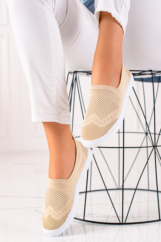 avec éléments ajourés Chaussures... avec éléments ajourés Chaussures...