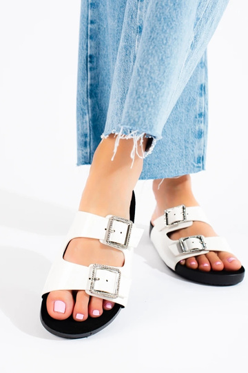 Pantoufles blanches 2