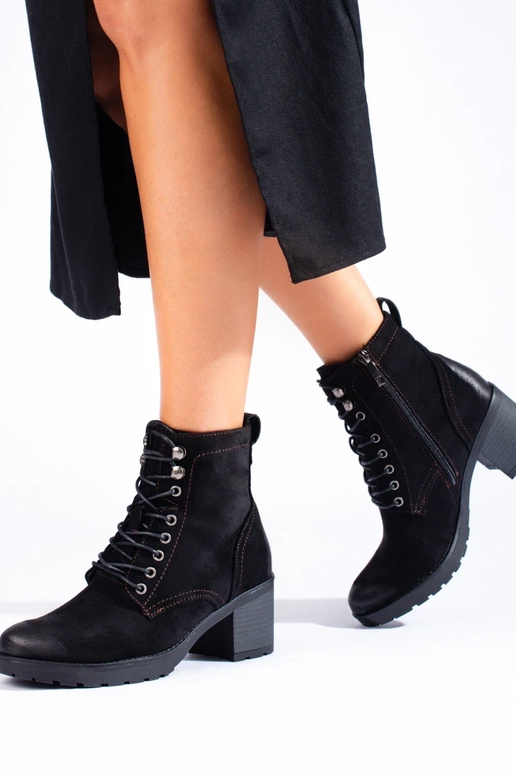 chaussures à talons et à lacets pour... chaussures à talons et à lacets pour...