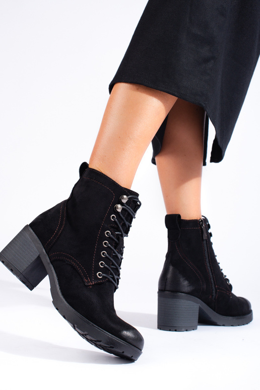 chaussures à talons et à lacets pour... chaussures à talons et à lacets pour...