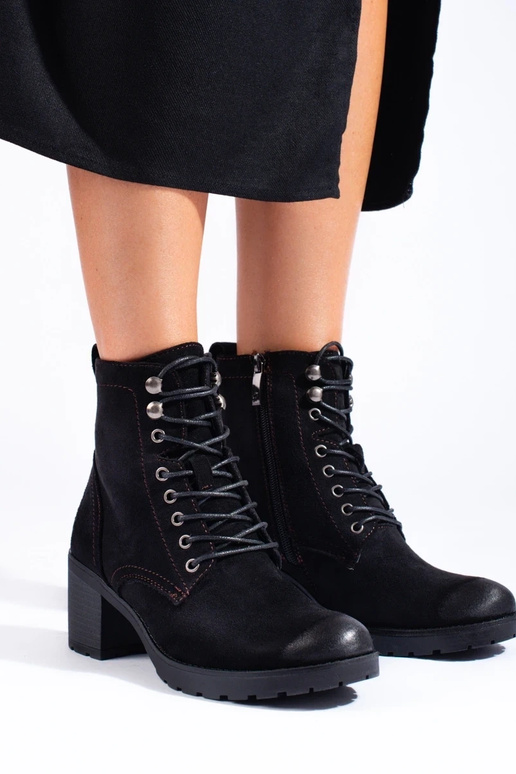 chaussures à talons et à lacets pour... chaussures à talons et à lacets pour...