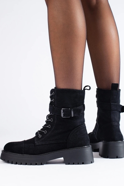 Bottines en daim avec boucles Bottines en daim avec boucles