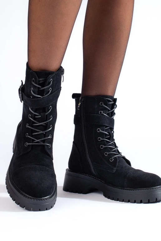 Bottines en daim avec boucles Bottines en daim avec boucles