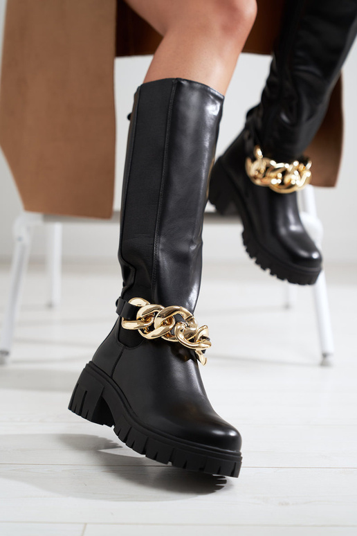 chaussures noires à talons hauts sur... chaussures noires à talons hauts sur...