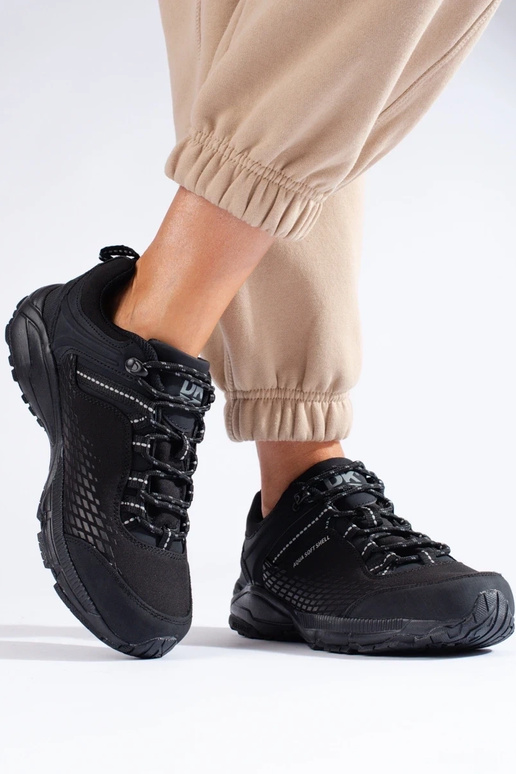 Chaussures de trekking sur semelle... Chaussures de trekking sur semelle...