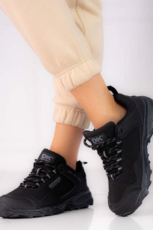 Bottes de trekking noires... Bottes de trekking noires...