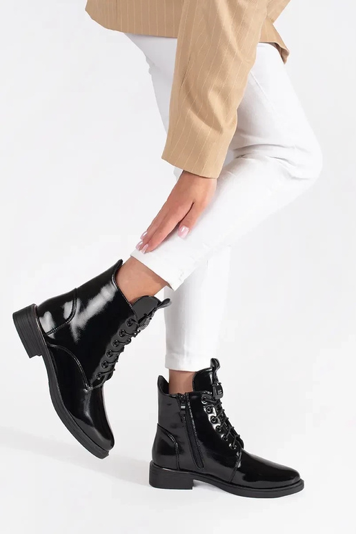 Bottes vernies noires en cuir...