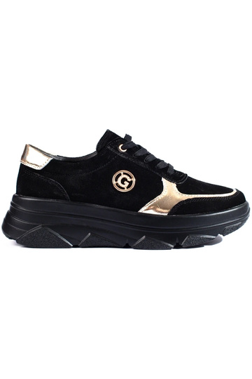 Baskets modèle chaussures...
