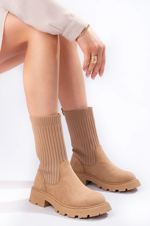 Chaussures pour femmes en daim à tige... Chaussures pour femmes en daim à tige...