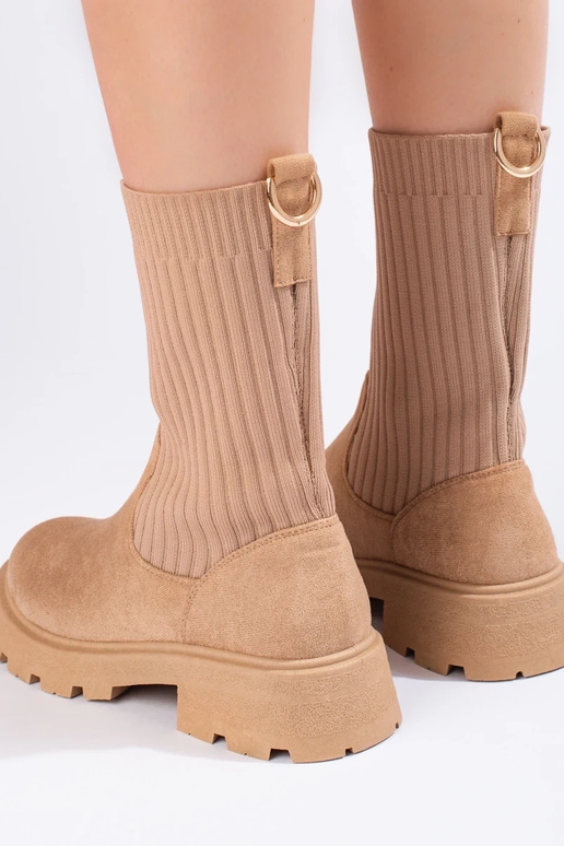 Chaussures pour femmes en daim à tige... Chaussures pour femmes en daim à tige...