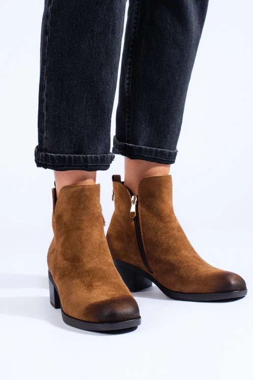 chaussures pour femmes marron sur un...