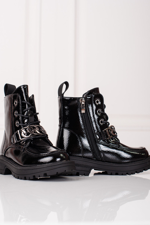 avec des chaussures à lacets pour... avec des chaussures à lacets pour...