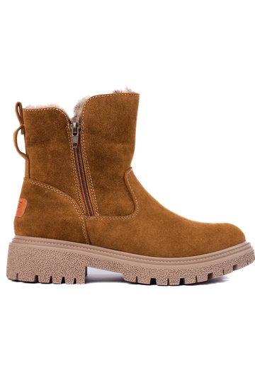 Boots femme isolées en daim...