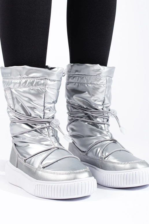 Bottes de neige isolées argentées...