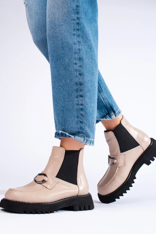 Chaussures pour femmes en cuir avec... Chaussures pour femmes en cuir avec...