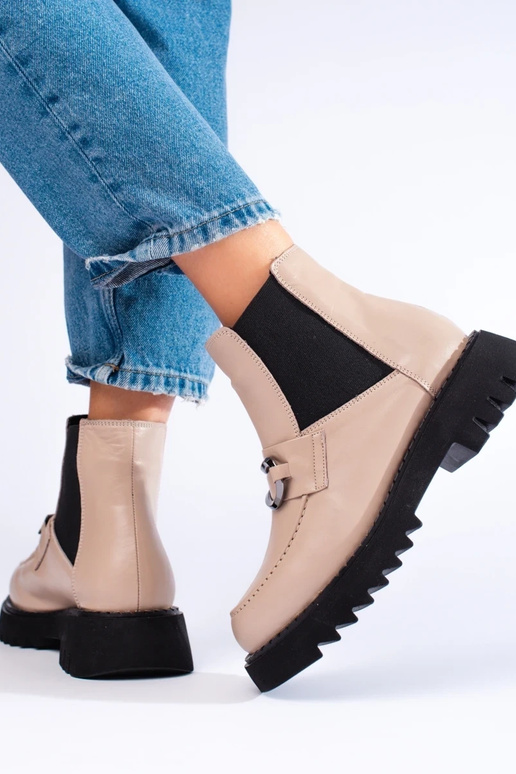 Chaussures pour femmes en cuir avec... Chaussures pour femmes en cuir avec...