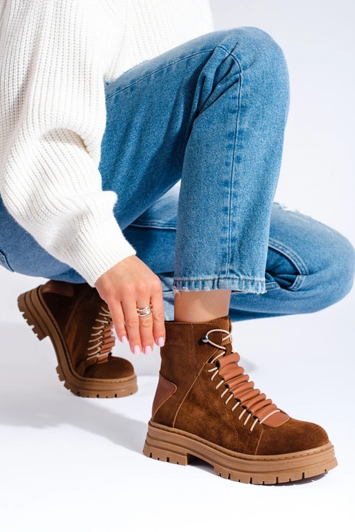 bottes marron en cuir naturel