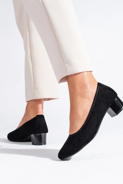 avec des éléments ajourés talons... avec des éléments ajourés talons...