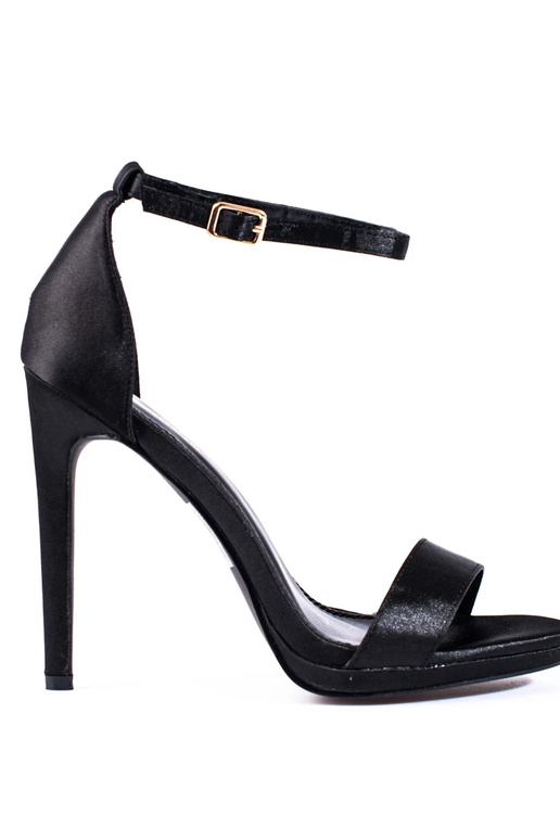 Sandales noires à talon classique... Sandales noires à talon classique...